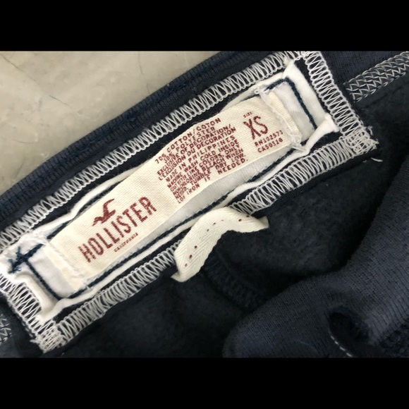 Hollister Women’s cropped sweatpants - Picture 2 of 2